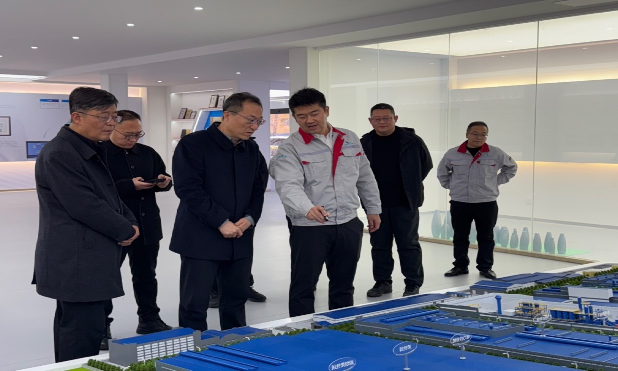 臨汾經(jīng)濟開發(fā)區(qū)黨工委書記、管委會主任白建成一行深入華翔圣德曼新能源汽車零部件產(chǎn)業(yè)園調研